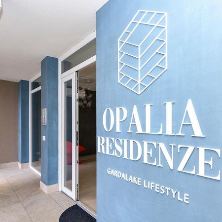 Opalia Residence - Garda Lake Lifestyle Apartment Peschiera del Garda Bagian luar foto