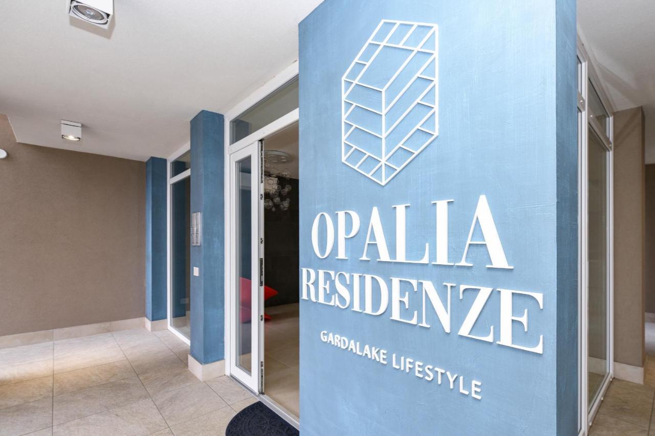 Opalia Residence - Garda Lake Lifestyle Apartment Peschiera del Garda Bagian luar foto