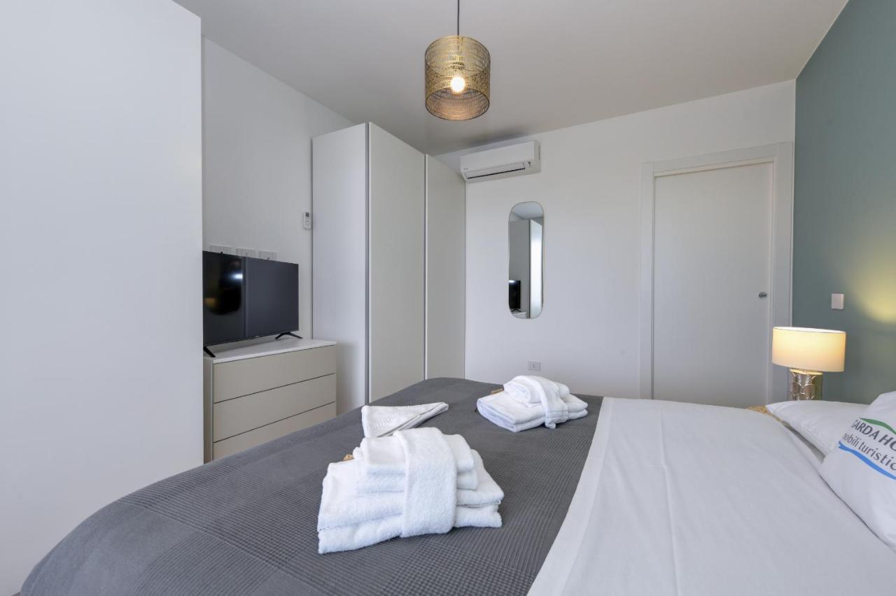 Opalia Residence - Garda Lake Lifestyle Apartment Peschiera del Garda Bagian luar foto