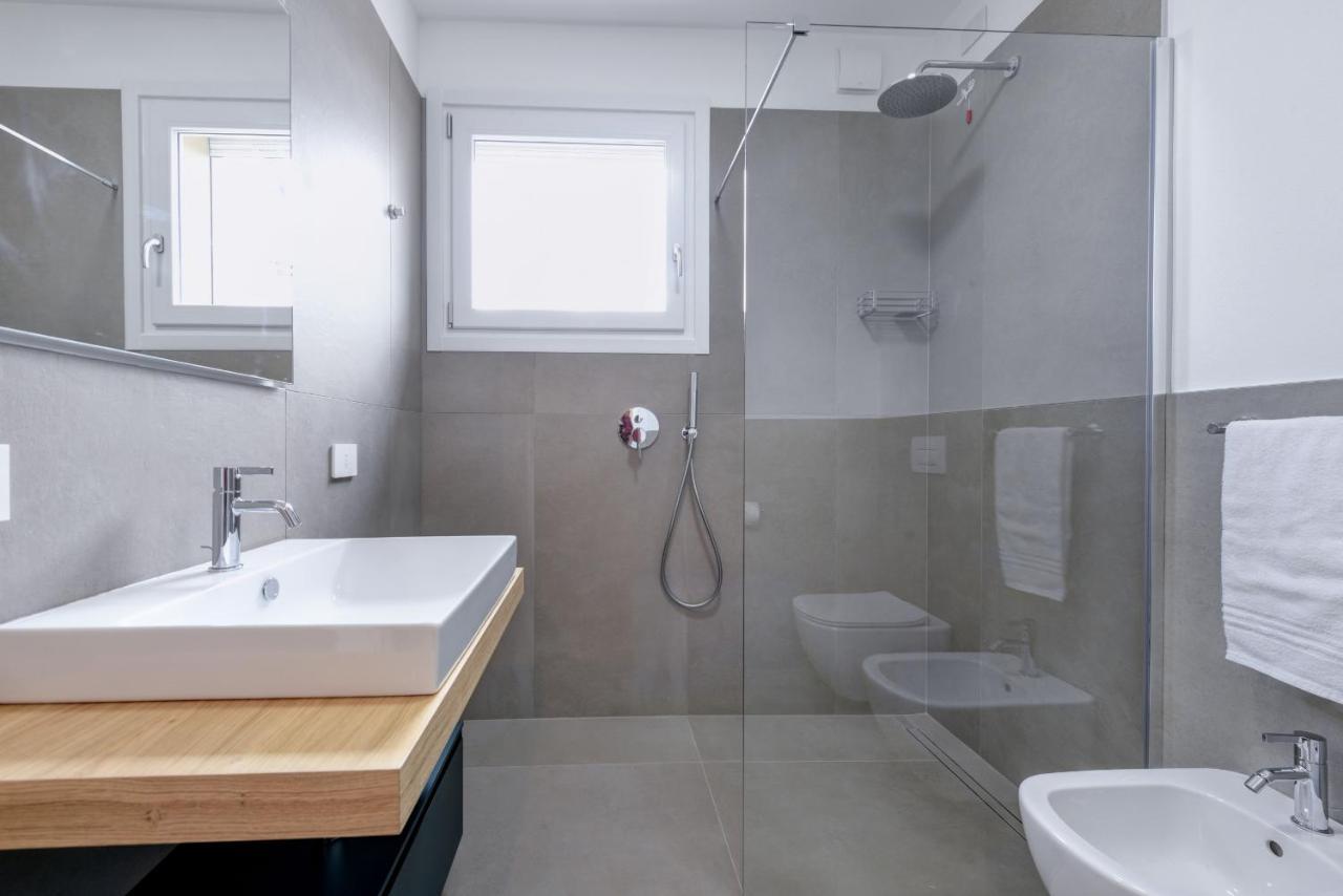 Opalia Residence - Garda Lake Lifestyle Apartment Peschiera del Garda Bagian luar foto