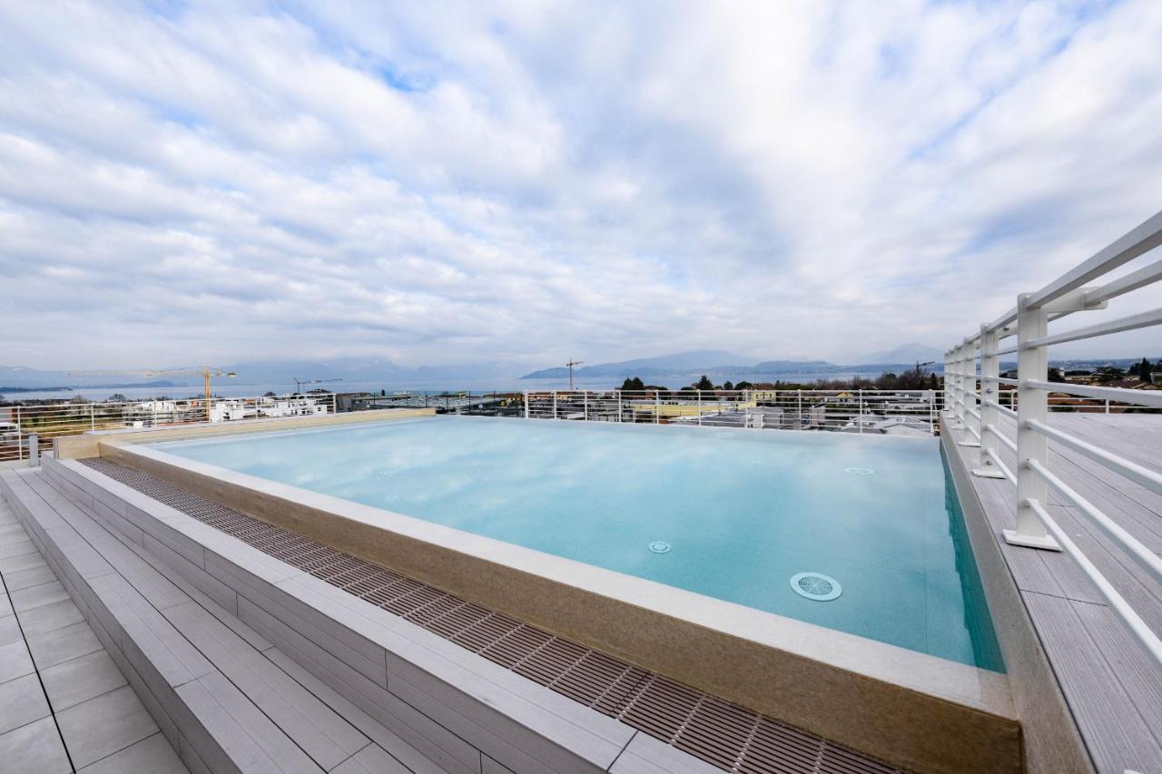 Opalia Residence - Garda Lake Lifestyle Apartment Peschiera del Garda Bagian luar foto