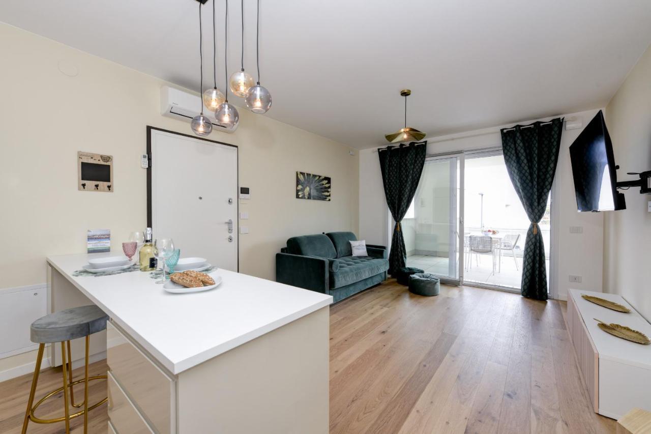 Opalia Residence - Garda Lake Lifestyle Apartment Peschiera del Garda Bagian luar foto