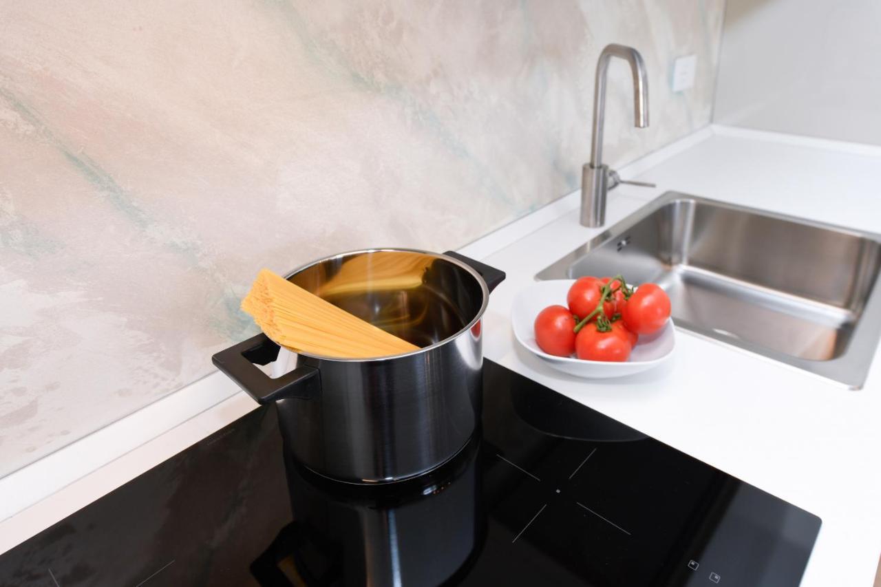 Opalia Residence - Garda Lake Lifestyle Apartment Peschiera del Garda Bagian luar foto