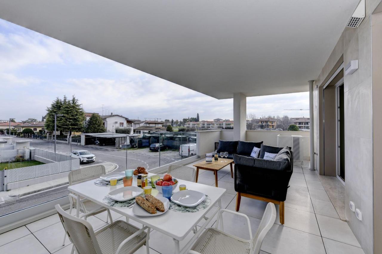 Opalia Residence - Garda Lake Lifestyle Apartment Peschiera del Garda Bagian luar foto