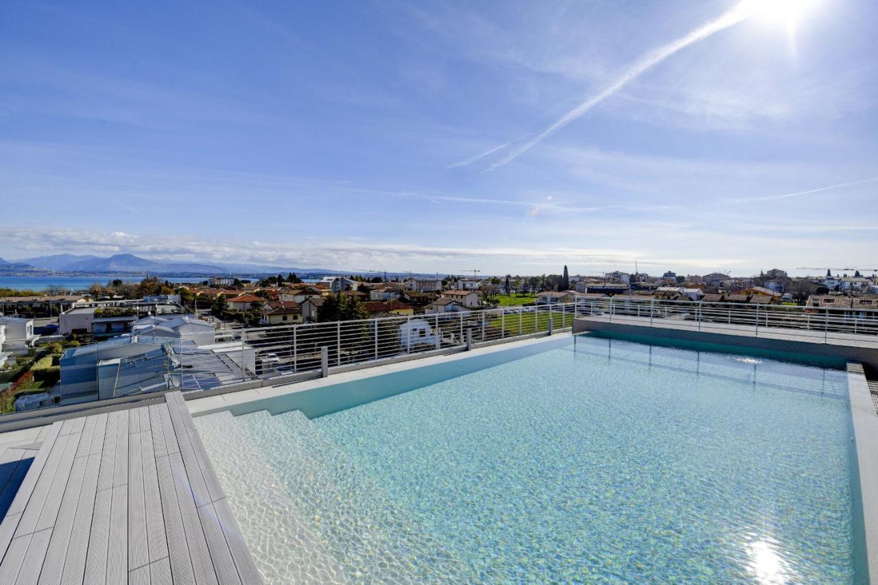 Opalia Residence - Garda Lake Lifestyle Apartment Peschiera del Garda Bagian luar foto