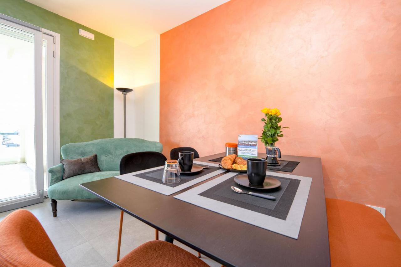 Opalia Residence - Garda Lake Lifestyle Apartment Peschiera del Garda Bagian luar foto