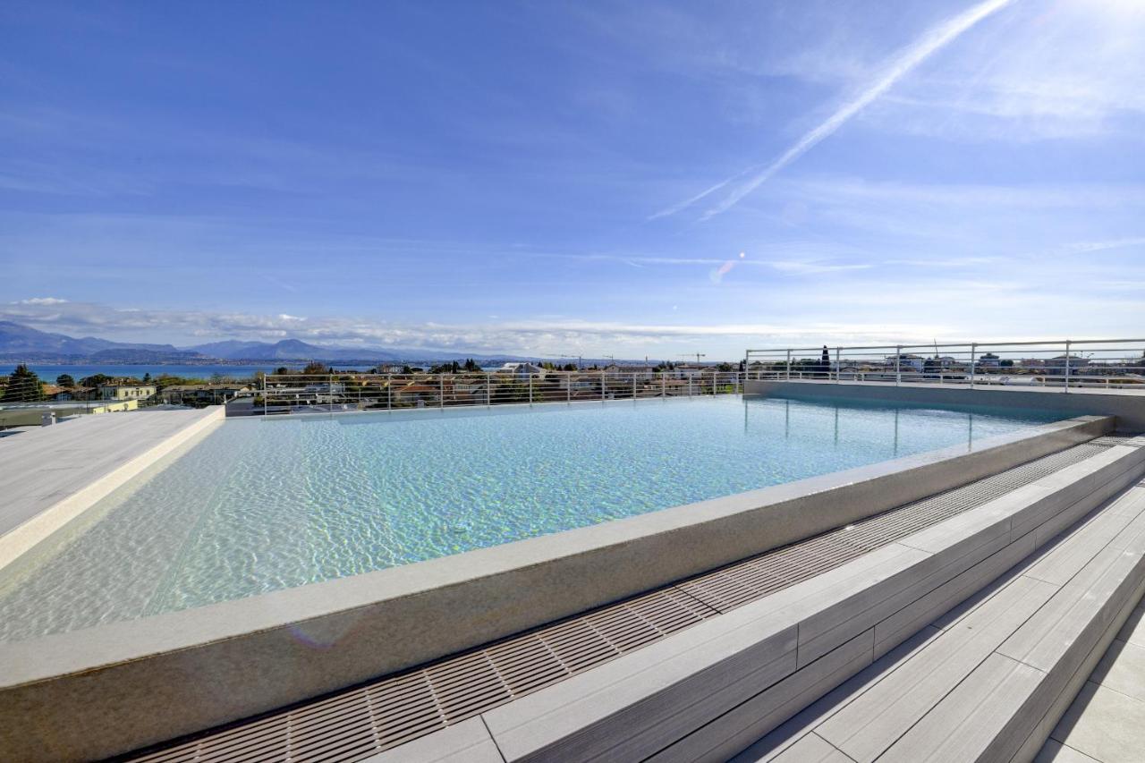 Opalia Residence - Garda Lake Lifestyle Apartment Peschiera del Garda Bagian luar foto
